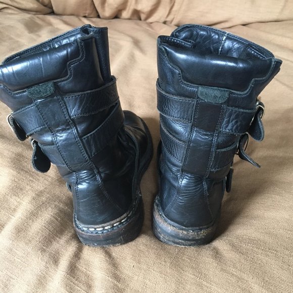 Burberry black leather Clarendon Explorer moto boots with gold tone buckles - Picture 4 of 13